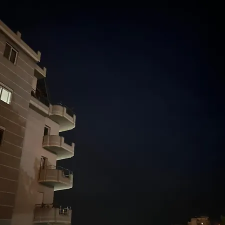 بيت للعطل Ylli ساراندا